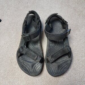 Teva's Black Strap Sandals Size Men's 4 Women's 6